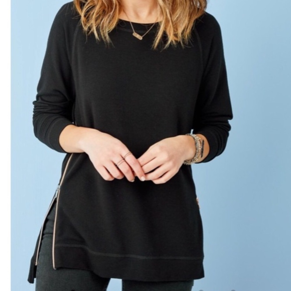 Stella &Dot pullover sweatshirt with side zippers.